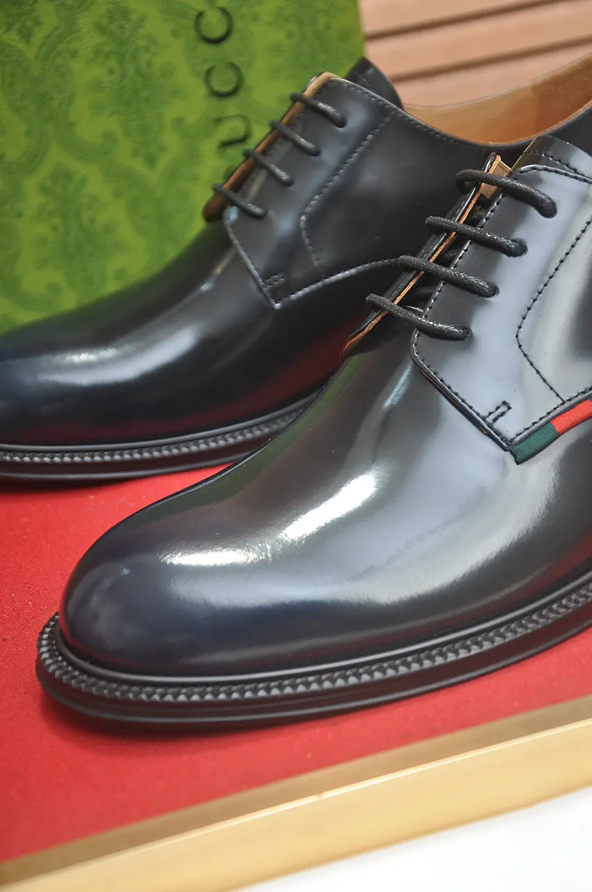 Men's shoes💰500💶Italy's top luxury men's shoe giant (GUCCI) (Gucci) (full cowhide lining) new arrival🍃Original European style🔰 Pleasant to the eye😍In order to make the shoes more durable and non-deformable🌀The production continues to follow traditional methods but there is still no lack of innovation💪Choose original sheepskin for the leather♻️ Smooth and natural And extra bright ⭐Made of imported cowhide, the first choice of rich people 38-45 (45 customized)